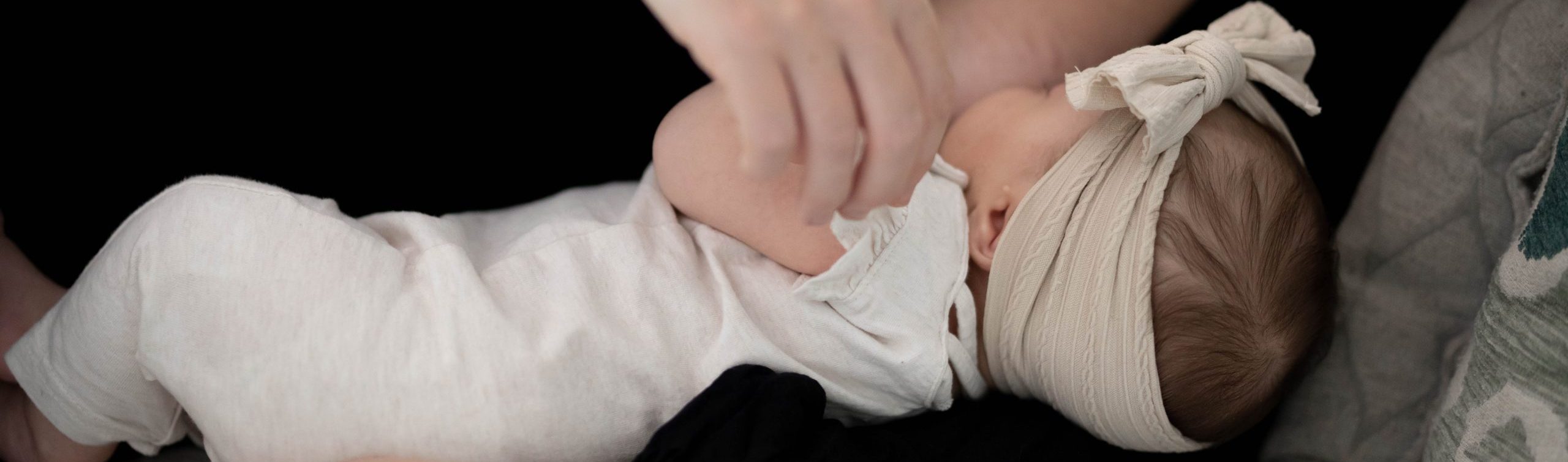 How much water should I drink while breastfeeding