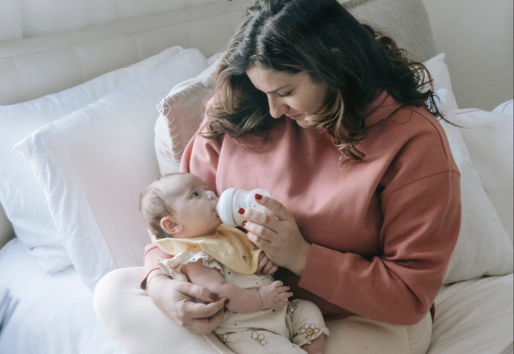 When to introduce bottle to breastfed baby