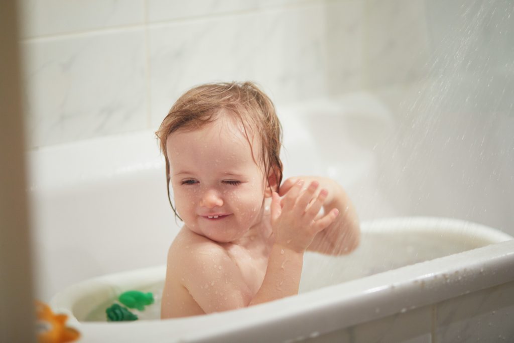 What age can baby sit in bath without seat